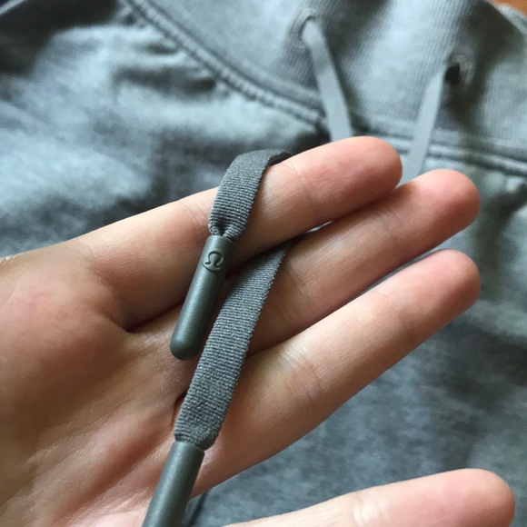 Lulu lemon sweatshorts - Picture 4 of 7